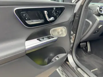 MERCEDES-BENZ GLC 300 d AMGPLUS PANO HUD AHK BUR.