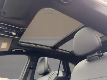 MERCEDES-BENZ GLC 300 d AMGPLUS PANO HUD AHK BUR.