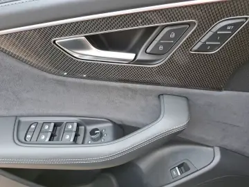 AUDI SQ8 TFSI quattro tiptr. AHK PANO 23  STANDHEIZ S