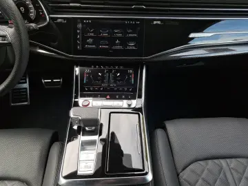 AUDI SQ8 TFSI quattro tiptr. AHK PANO 23  STANDHEIZ S