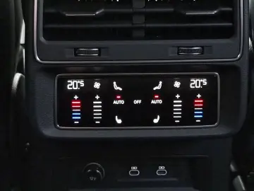 AUDI SQ8 TFSI quattro tiptr. AHK PANO 23  STANDHEIZ S