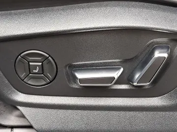 AUDI SQ8 TFSI quattro tiptr. AHK PANO 23  STANDHEIZ S