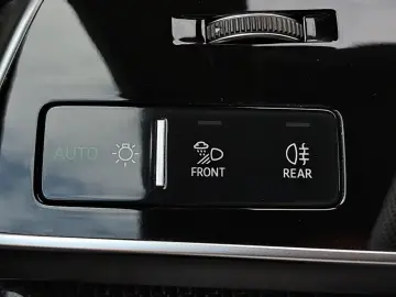 AUDI SQ8 TFSI quattro tiptr. AHK PANO 23  STANDHEIZ S