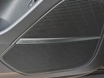 AUDI SQ8 TFSI quattro tiptr. AHK PANO 23  STANDHEIZ S