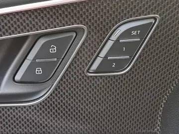 AUDI SQ8 TFSI quattro tiptr. AHK PANO 23  STANDHEIZ S