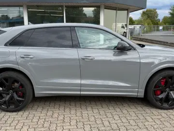 AUDI RSQ8 4.0TFSI Quattro Pano B&O Matrix AHK