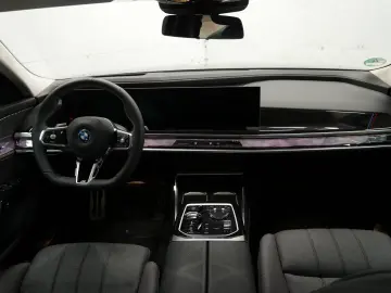 BMW i7 xDrive60 M Sport PRO   ExecutiveLounge