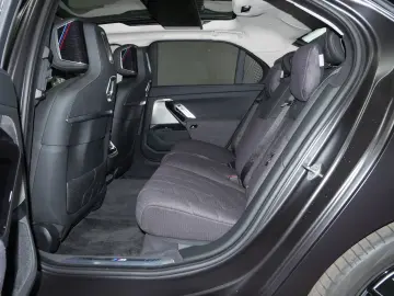 BMW i7 xDrive60 M Sport PRO   ExecutiveLounge