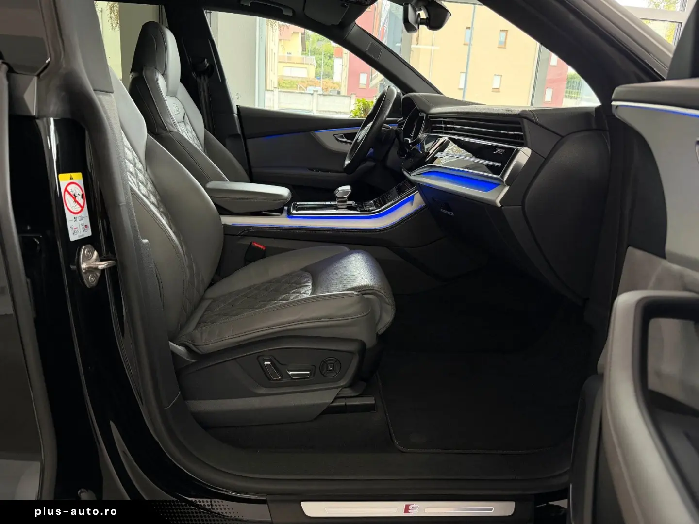 AUDI Q8 55 TFSI Quattro S-Line   B&W Advanced   Pano