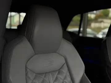 AUDI Q8 55 TFSI Quattro S-Line   B&W Advanced   Pano