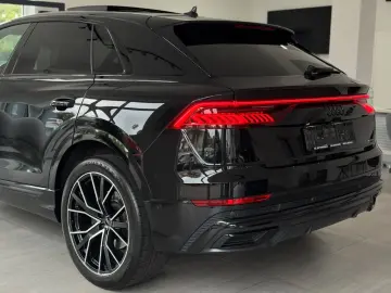 AUDI Q8 55 TFSI Quattro S-Line   B&W Advanced   Pano
