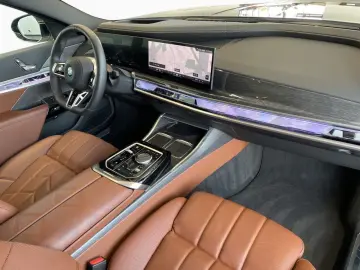 BMW 750e xDr M Sport AktivL Pano AHK B&W 360  DAPro