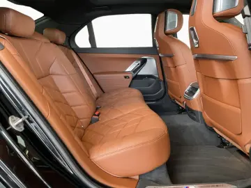 BMW 750e xDr M Sport AktivL Pano AHK B&W 360  DAPro