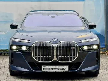 BMW i7 M70 xDrive M Sport INDIVIDUAL B&W TV Lounge