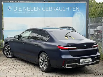 BMW i7 M70 xDrive M Sport INDIVIDUAL B&W TV Lounge