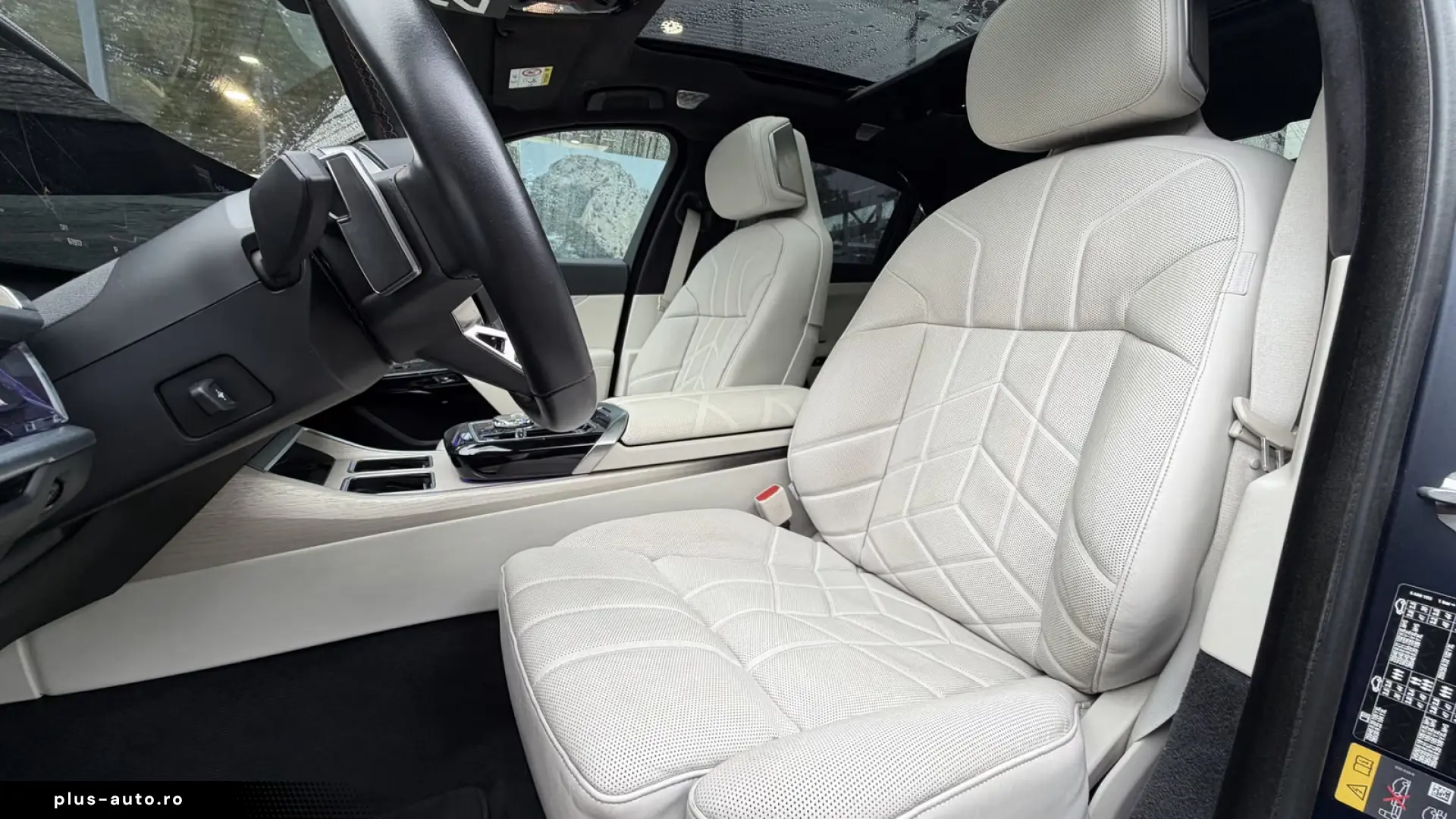 BMW i7 M70 xDrive M Sport INDIVIDUAL B&W TV Lounge