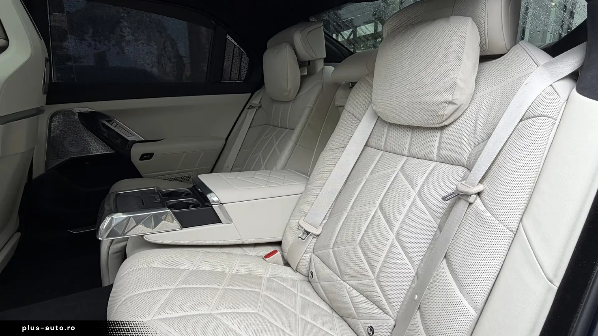 BMW i7 M70 xDrive M Sport INDIVIDUAL B&W TV Lounge
