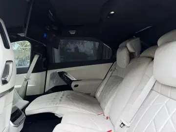 BMW i7 M70 xDrive M Sport INDIVIDUAL B&W TV Lounge