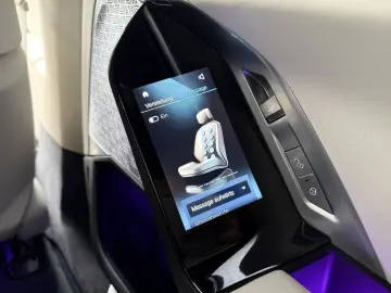 BMW i7 M70 xDrive M Sport INDIVIDUAL B&W TV Lounge
