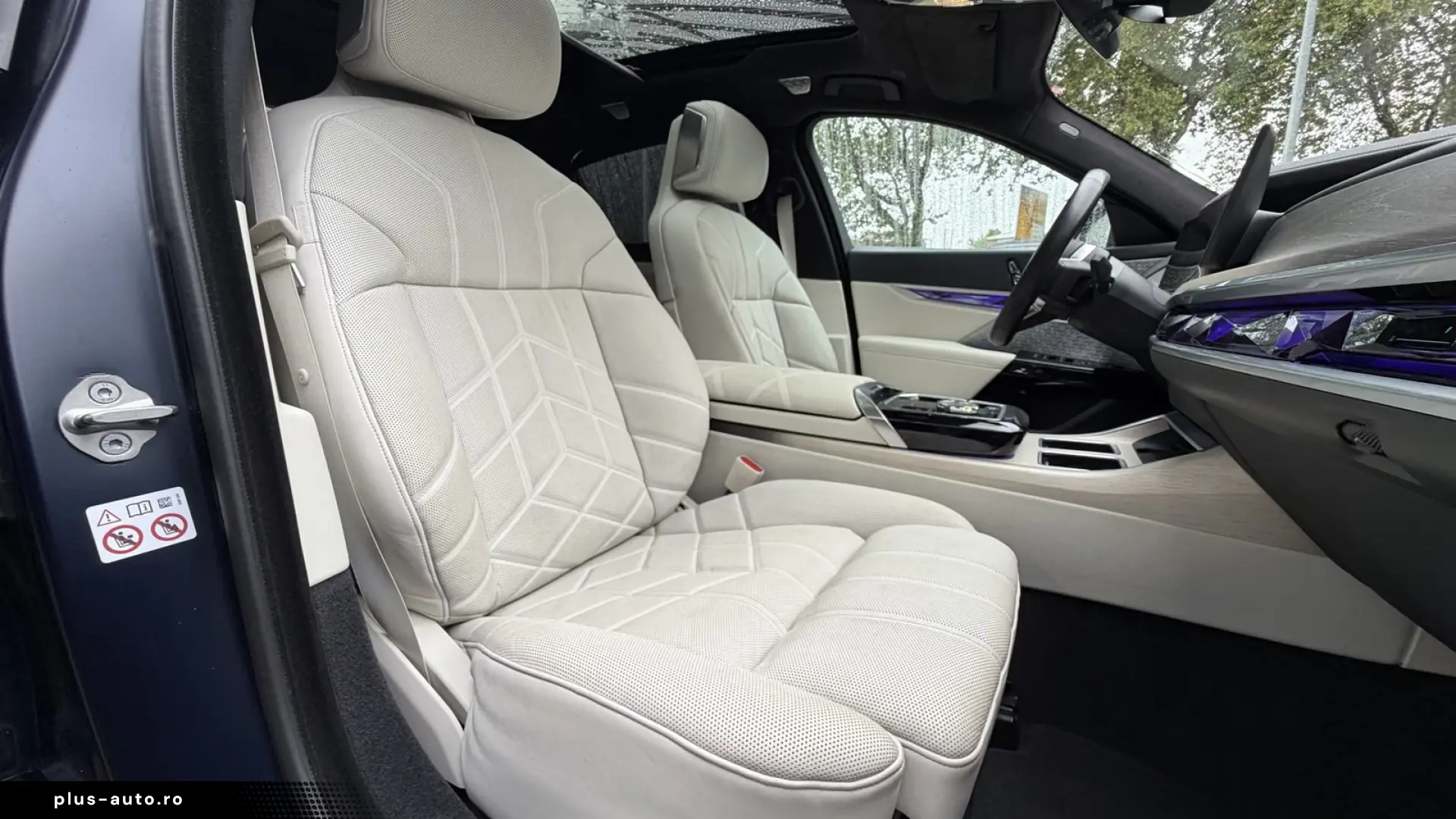 BMW i7 M70 xDrive M Sport INDIVIDUAL B&W TV Lounge