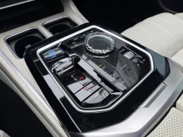 BMW i7 M70 xDrive M Sport INDIVIDUAL B&W TV Lounge