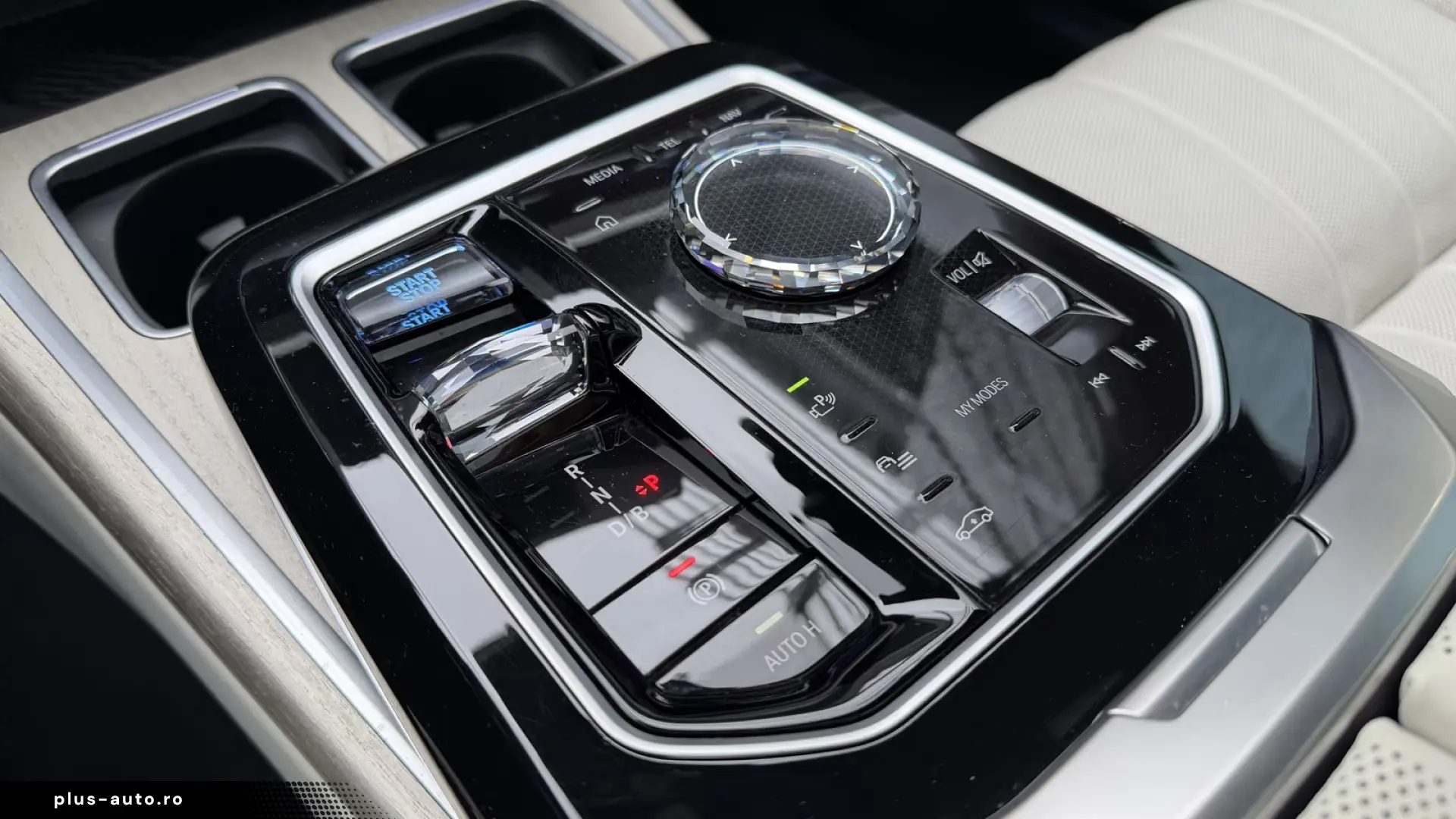 BMW i7 M70 xDrive M Sport INDIVIDUAL B&W TV Lounge