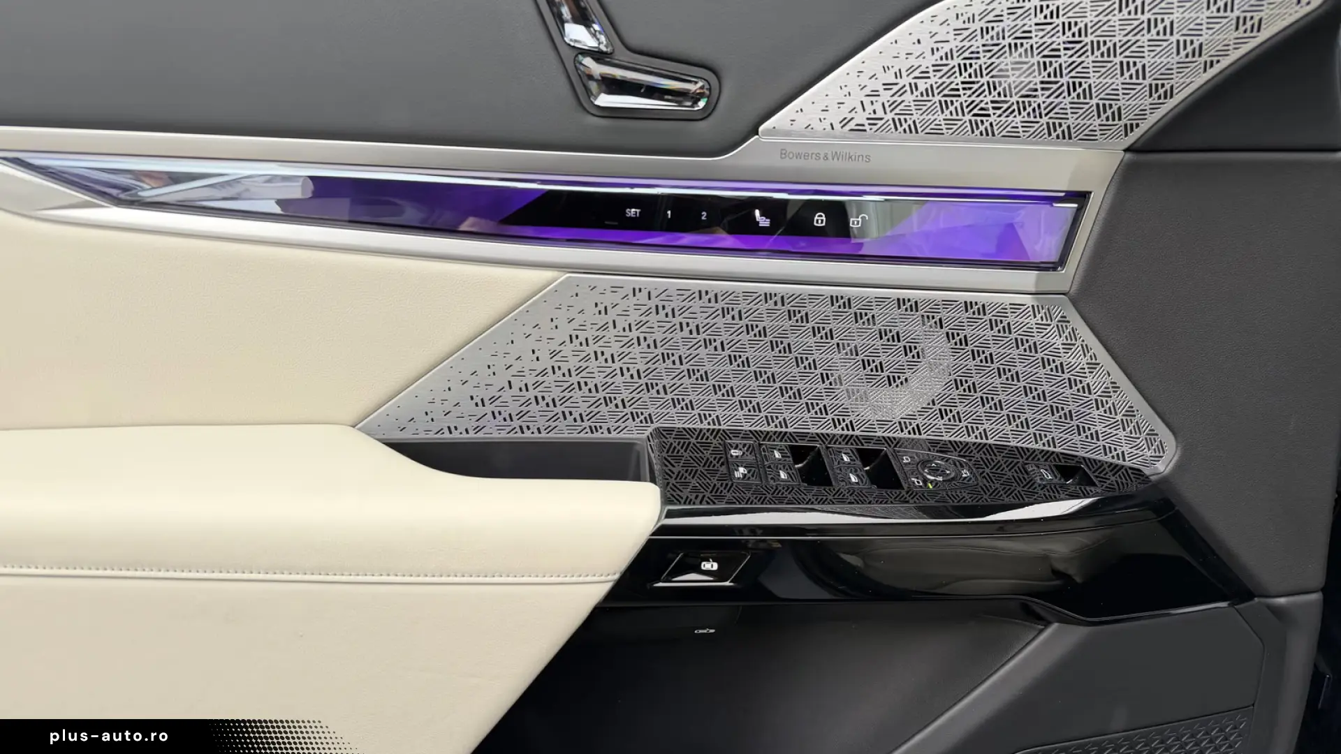 BMW i7 M70 xDrive M Sport INDIVIDUAL B&W TV Lounge