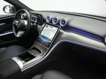 MERCEDES-BENZ C 300 d 9G-Tronic Avantgarde Leder Dis…