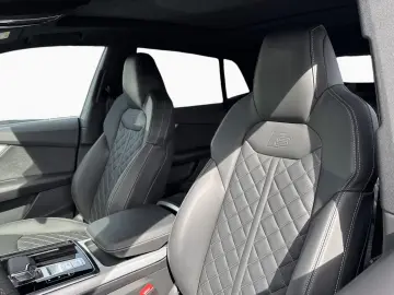 AUDI Q8 50 TDI Quattro S-Line Pano HuD AHK