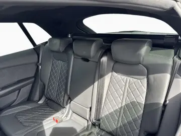 AUDI Q8 50 TDI Quattro S-Line Pano HuD AHK