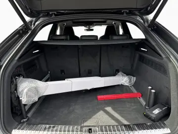 AUDI Q8 50 TDI Quattro S-Line Pano HuD AHK