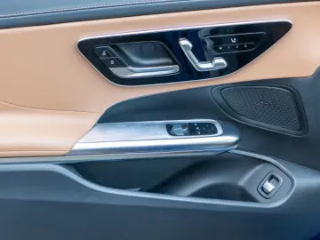 MERCEDES-BENZ CLE 200 Coupé  Avantgarde Pano LED Mem…