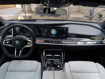 BMW 740d M SPORT.DR.ASS.PRO.MASSAGE.SKY.AUT.TÜR.AHK