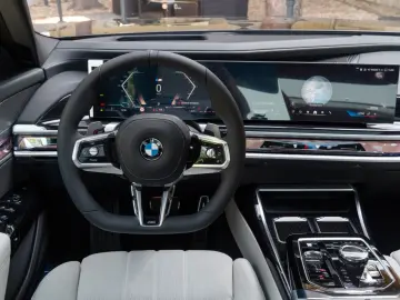 BMW 740d M SPORT.DR.ASS.PRO.MASSAGE.SKY.AUT.TÜR.AHK