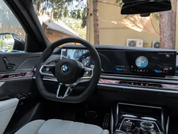 BMW 740d M SPORT.DR.ASS.PRO.MASSAGE.SKY.AUT.TÜR.AHK