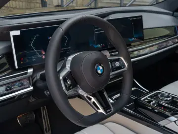 BMW 740d M SPORT.DR.ASS.PRO.MASSAGE.SKY.AUT.TÜR.AHK