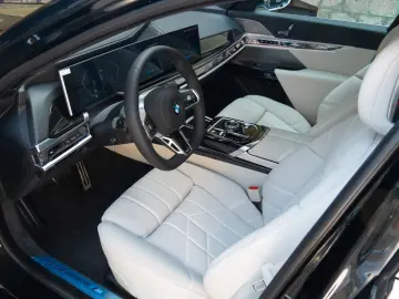 BMW 740d M SPORT.DR.ASS.PRO.MASSAGE.SKY.AUT.TÜR.AHK