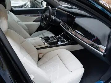 BMW 740d M SPORT.DR.ASS.PRO.MASSAGE.SKY.AUT.TÜR.AHK