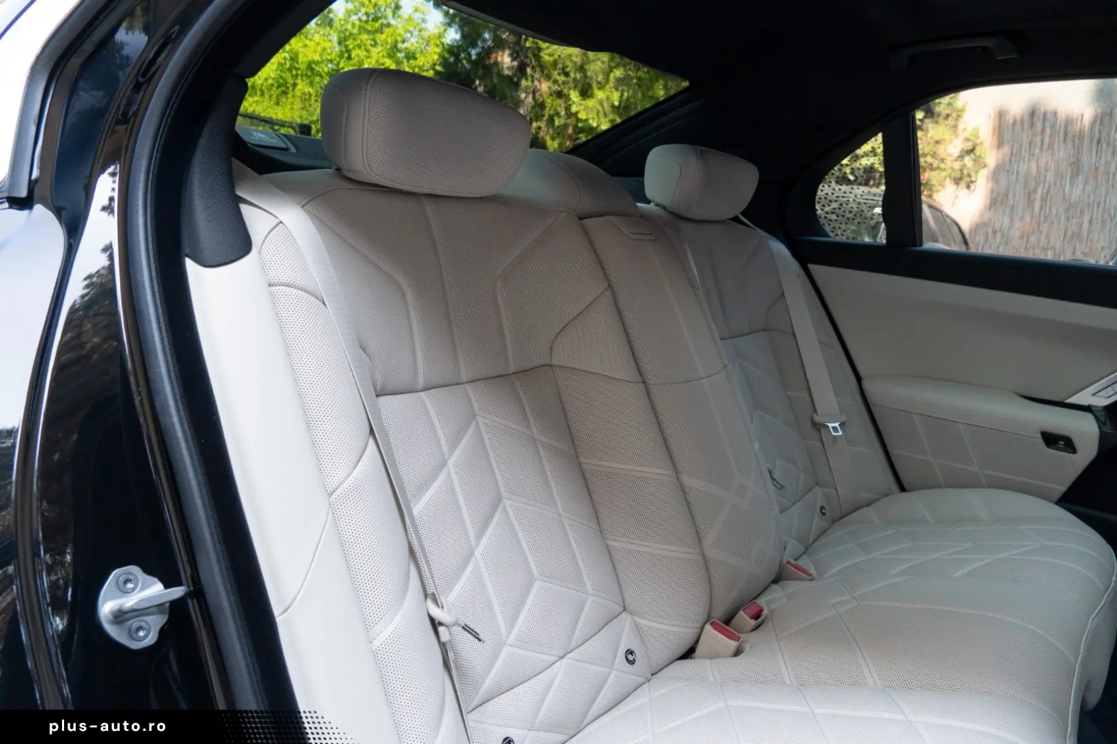 BMW 740d M SPORT.DR.ASS.PRO.MASSAGE.SKY.AUT.TÜR.AHK
