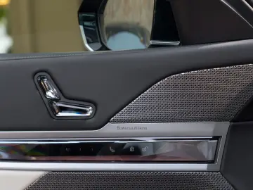 BMW 740d M SPORT.DR.ASS.PRO.MASSAGE.SKY.AUT.TÜR.AHK