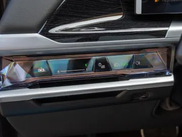 BMW 740d M SPORT.DR.ASS.PRO.MASSAGE.SKY.AUT.TÜR.AHK