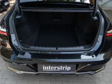BMW 740d M SPORT.DR.ASS.PRO.MASSAGE.SKY.AUT.TÜR.AHK