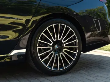 BMW 740d M SPORT.DR.ASS.PRO.MASSAGE.SKY.AUT.TÜR.AHK