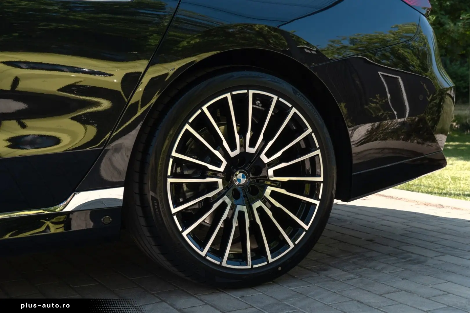 BMW 740d M SPORT.DR.ASS.PRO.MASSAGE.SKY.AUT.TÜR.AHK
