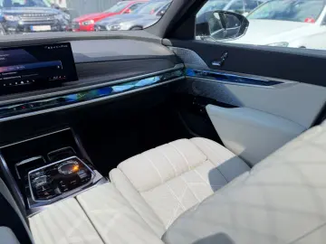 BMW 750E xDrive Design Pure Excellence PANO VOLLVOLL