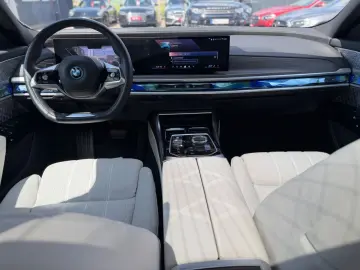 BMW 750E xDrive Design Pure Excellence PANO VOLLVOLL