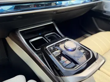 BMW 750E xDrive Design Pure Excellence PANO VOLLVOLL
