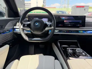 BMW 750E xDrive Design Pure Excellence PANO VOLLVOLL