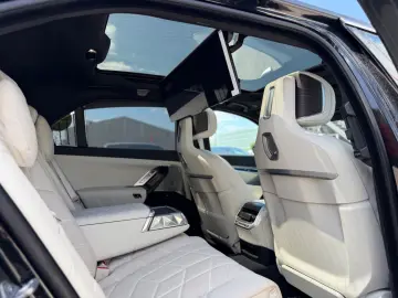 BMW 750E xDrive Design Pure Excellence PANO VOLLVOLL