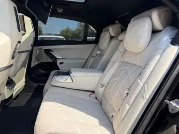BMW 750E xDrive Design Pure Excellence PANO VOLLVOLL